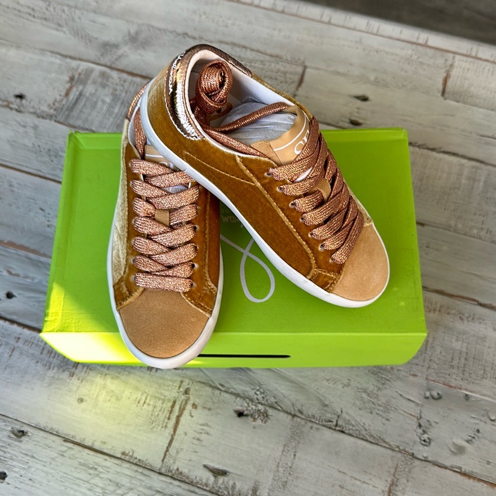KIDS' AUBRIE SNEAKER New in the Box